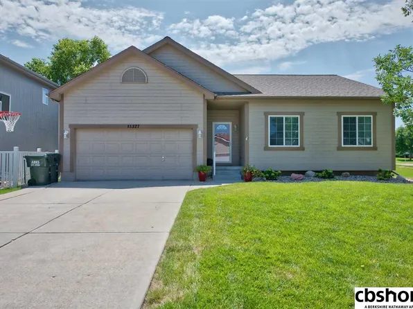 15327 Meredith Ave, Omaha, NE 68116