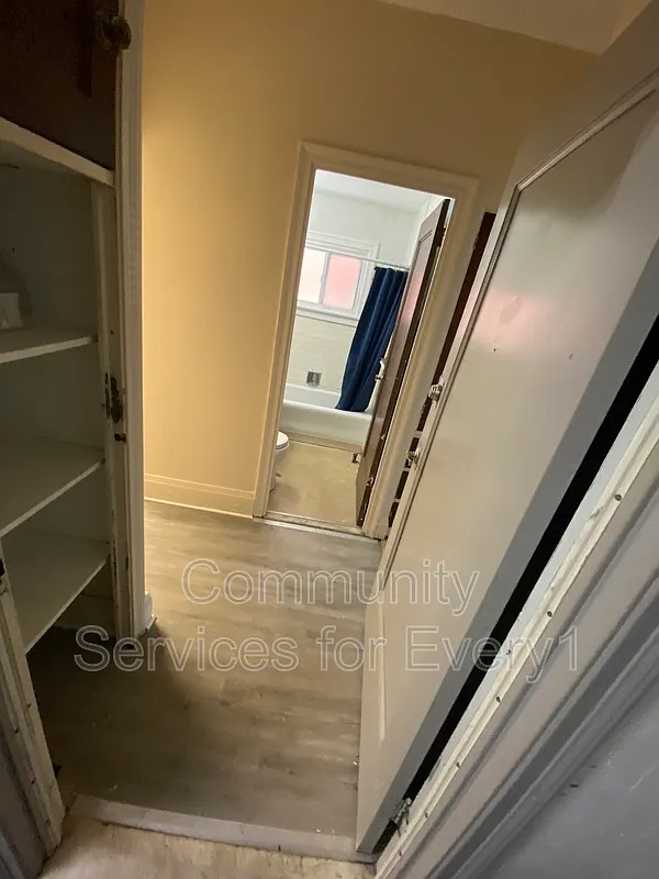 1 bed, 1.0 bath, $950 — Photo 3