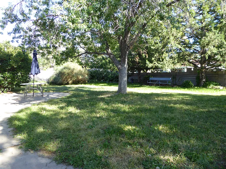10412 Guadalajara Ave NE — Photo 21