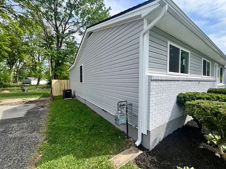 6109 Toebbe Ln — Photo 2