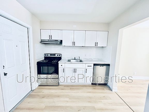 4th image of 105 7th Ave N APT 3