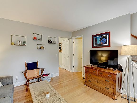 4th image of 176 S Lakewood Gdns #176
