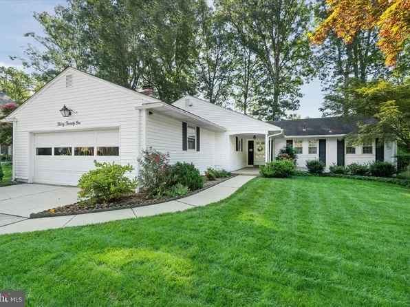 3021 Maple Shade Ln, Wilmington, DE 19810