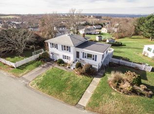 367 Mail Coach Rd, Portsmouth, RI 02871