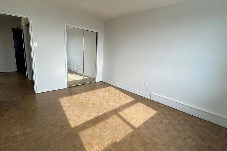 66 Spadina Rd — Photo 6