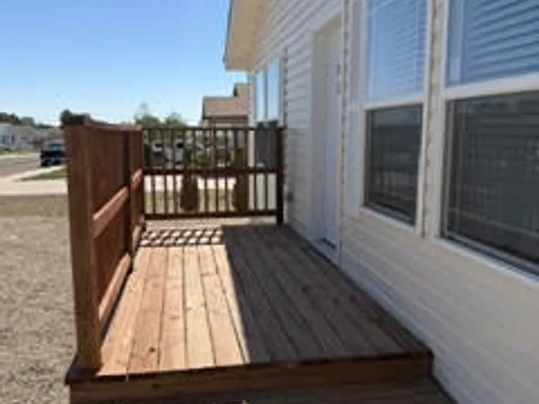216 Onandaga Ave — Photo 2