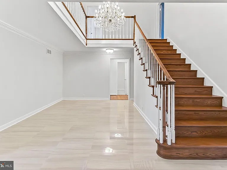 6294 Dunaway Ct — Photo 4