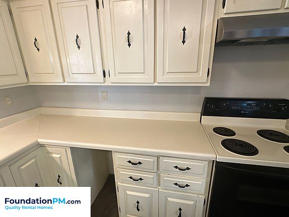 3rd image of 2292 Foxmoor Ln