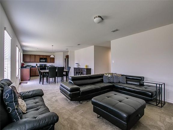 4th image of 14806 Magnolia Ln