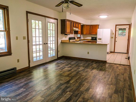 3rd image of 261 White Oak Ct