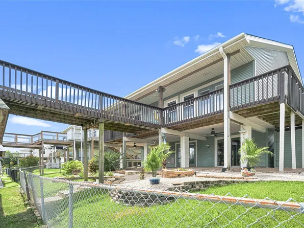 19 N Sandpiper St, La Marque, TX 77568
