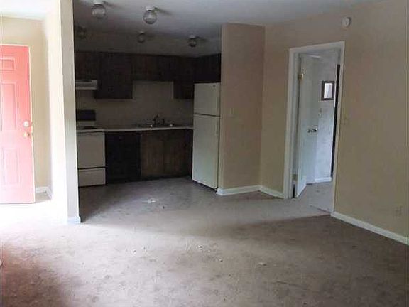 3rd image of 2414 Lyndon Ave