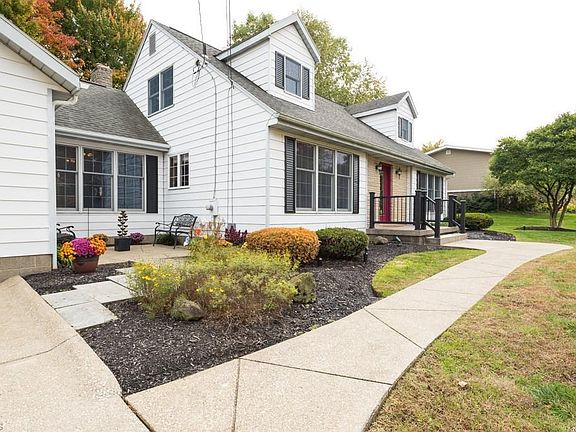 2nd image of 554 Knollwood Ave