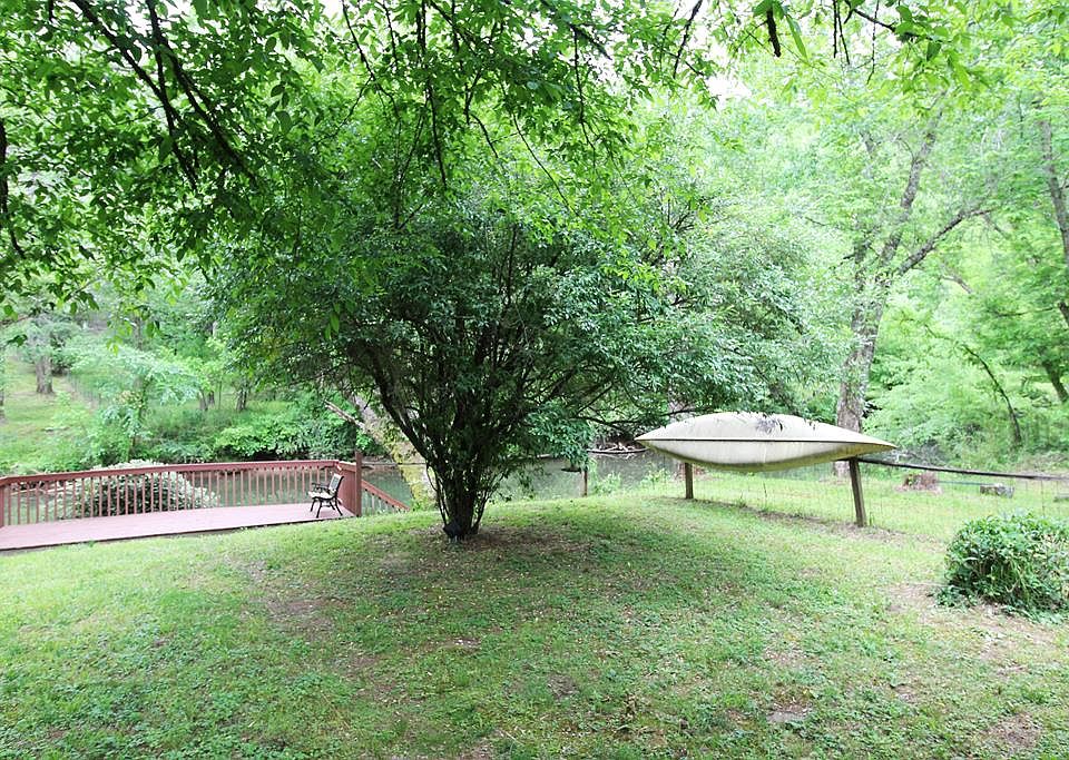 1st image of 130 Ivy Ln