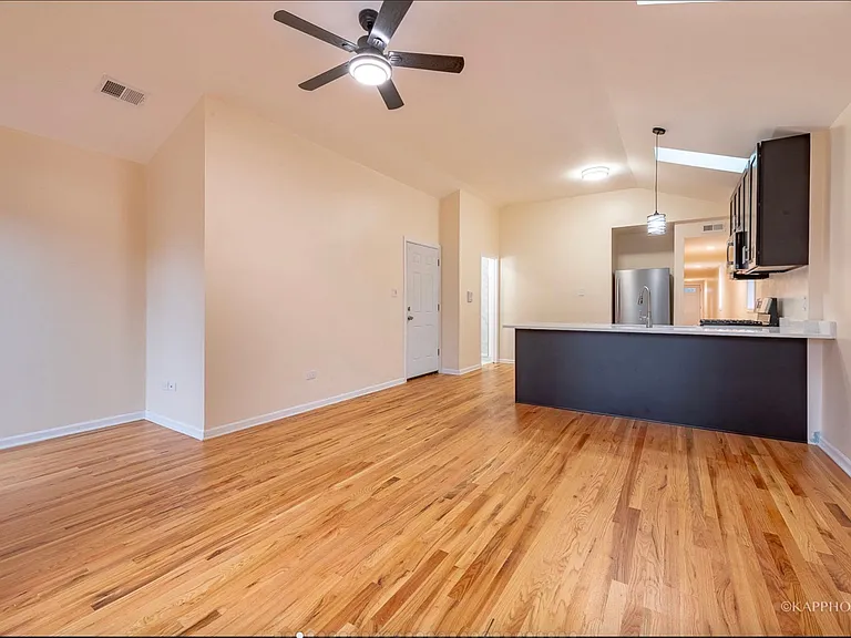 2435 W Polk St #3 — Photo 7