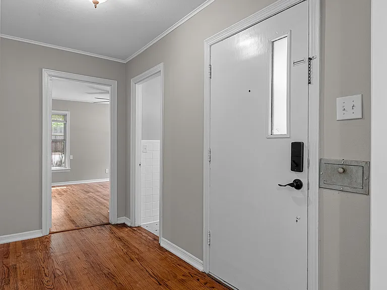 406 Monrovia St — Photo 7