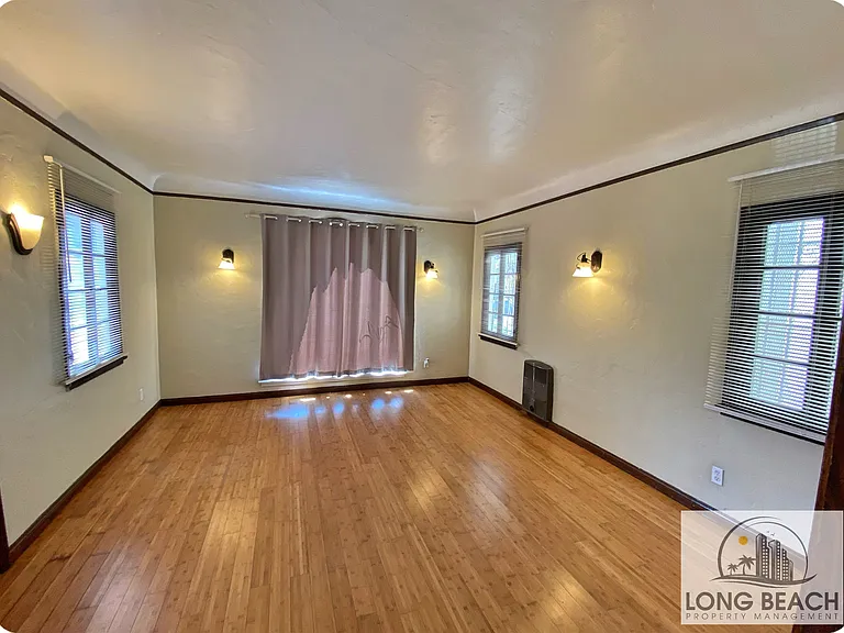 1119 E 4th St #B — Photo 4