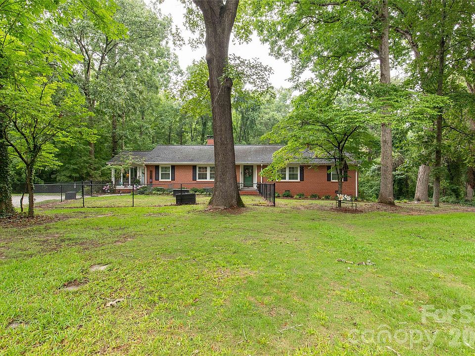 1st image of 938 Forest Dr