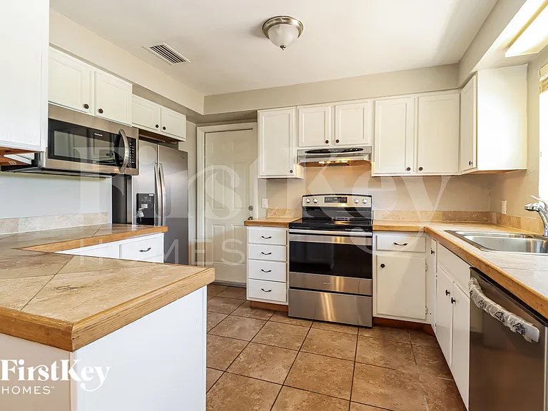 14300 Iroquois Ave — Photo 8