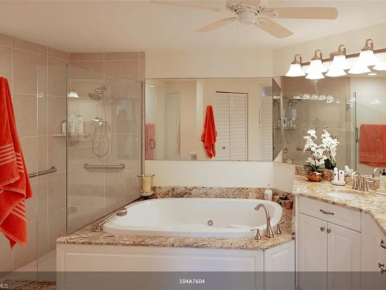 6270 Bellerive Ave #303 — Photo 14