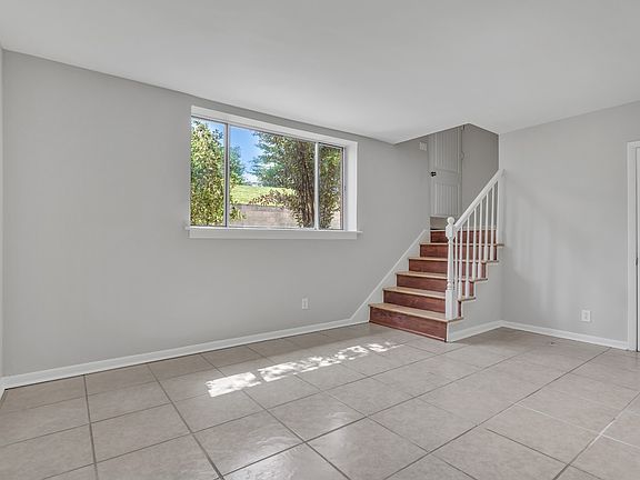 3rd image of 622 Ermac Dr #A