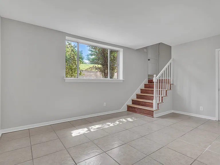 622 Ermac Dr #A — Photo 3
