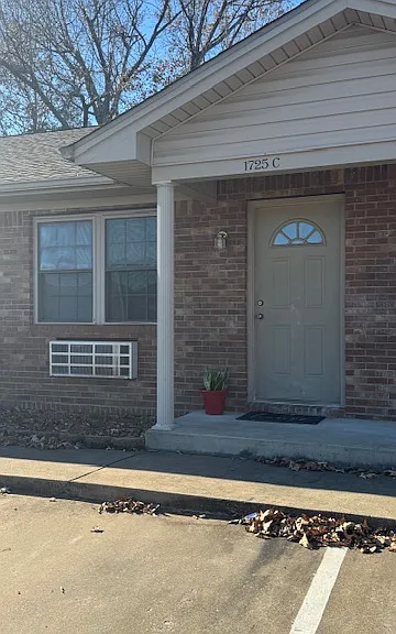 1723 & 1725 Brooklyn Dr #C — Photo 2