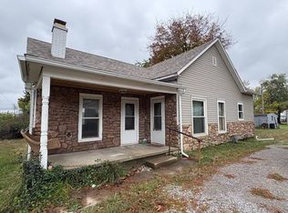 214 S Washington St, Geff, IL 62842