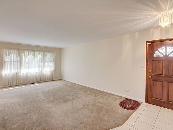 3rd image of 10 E Kathleen Dr