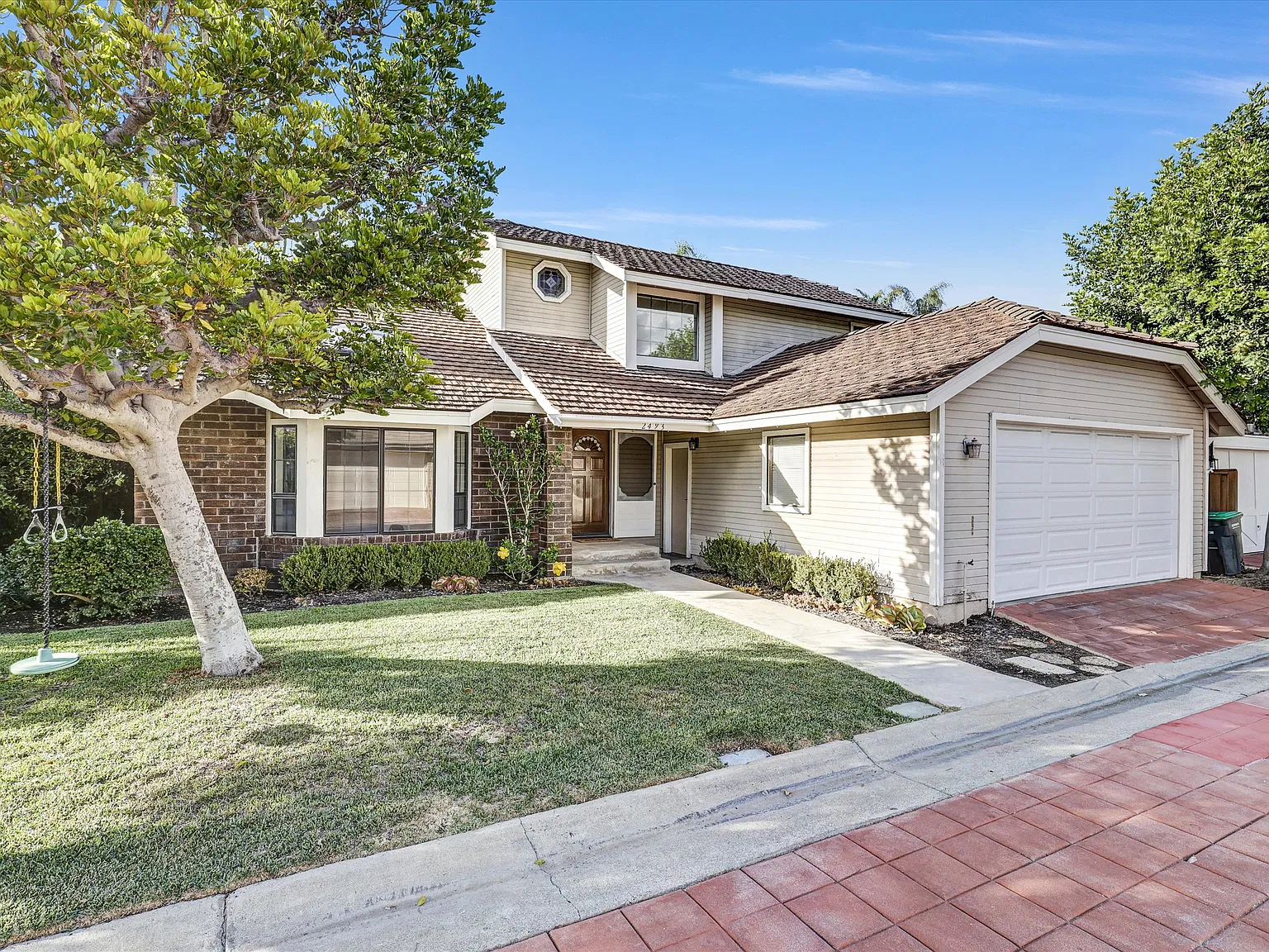 3 bed, 1905 sqft, $5,900 — Photo 1