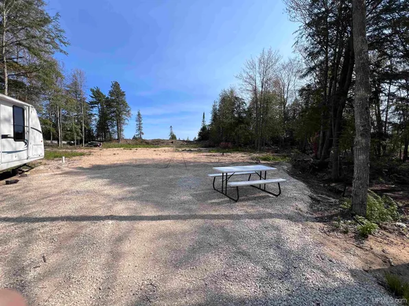 8247 Hemlock View Trl, Manistique, MI 49854