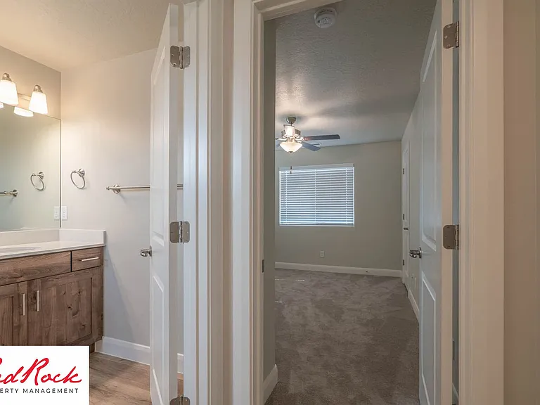 493 N 550 W — Photo 55