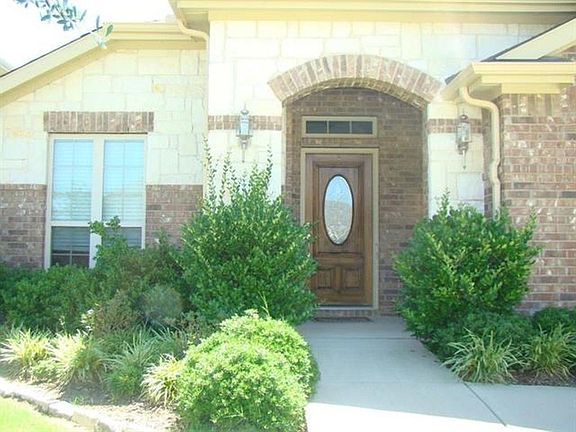 2nd image of 817 Lovebird Ln