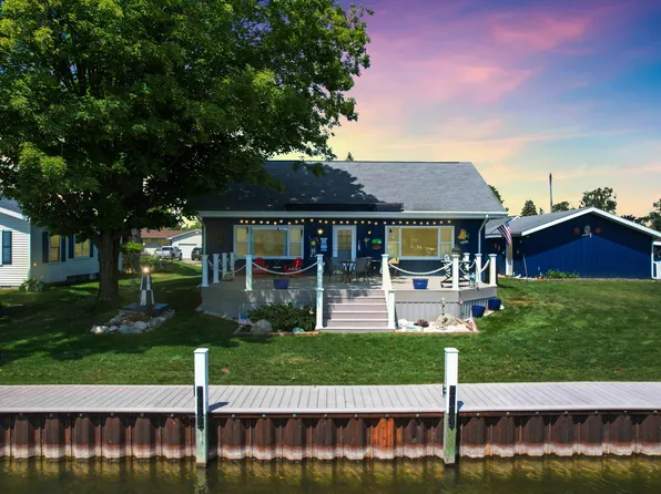 5821 Bellchase Rd, Indian River, MI 49749