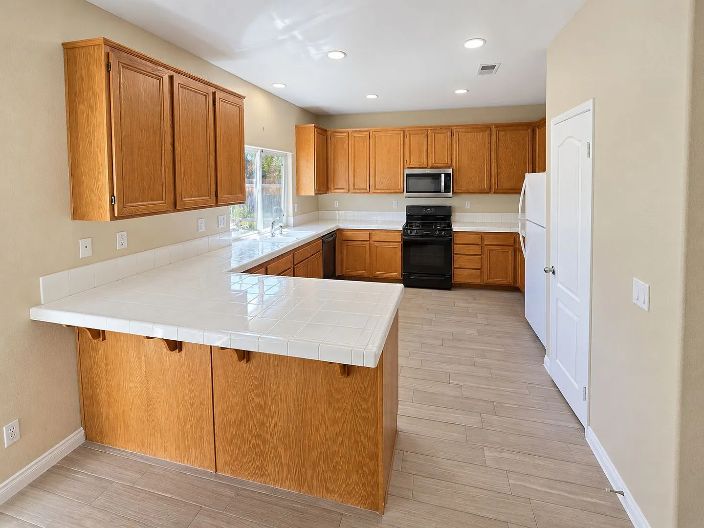 Poway - 3BD/2BA Single Story Home — Photo 4