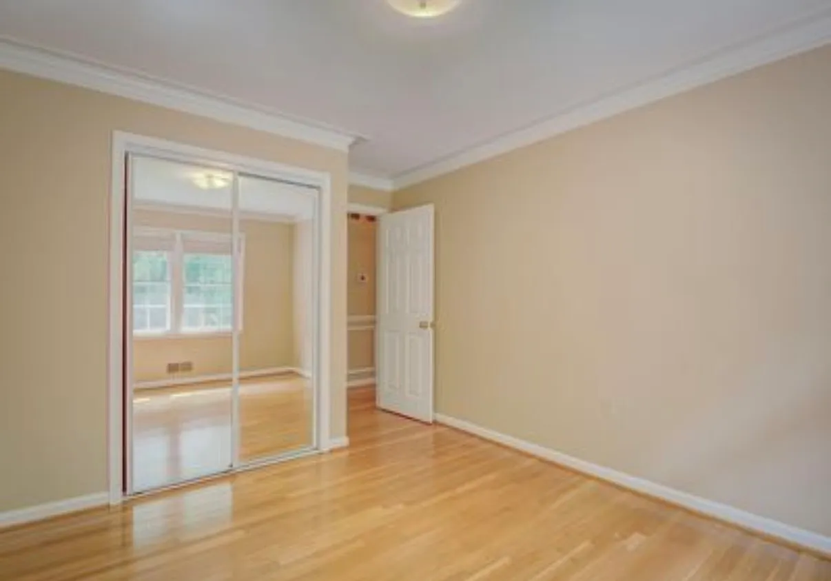 4 bed, 3729 sqft, $4,900 — Photo 4