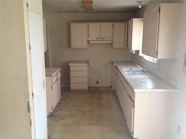 2nd image of 215 S 4th St