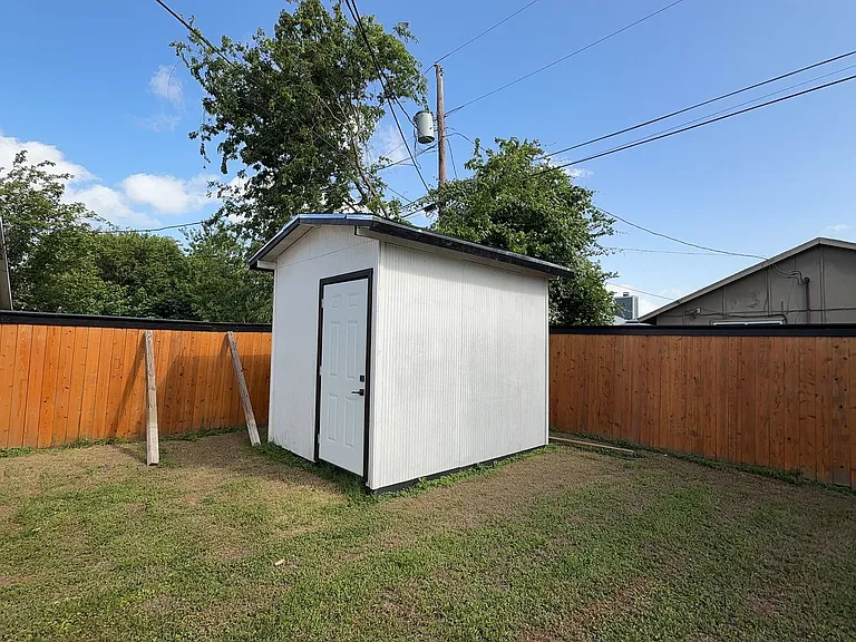 2203 Coach Dr — Photo 11