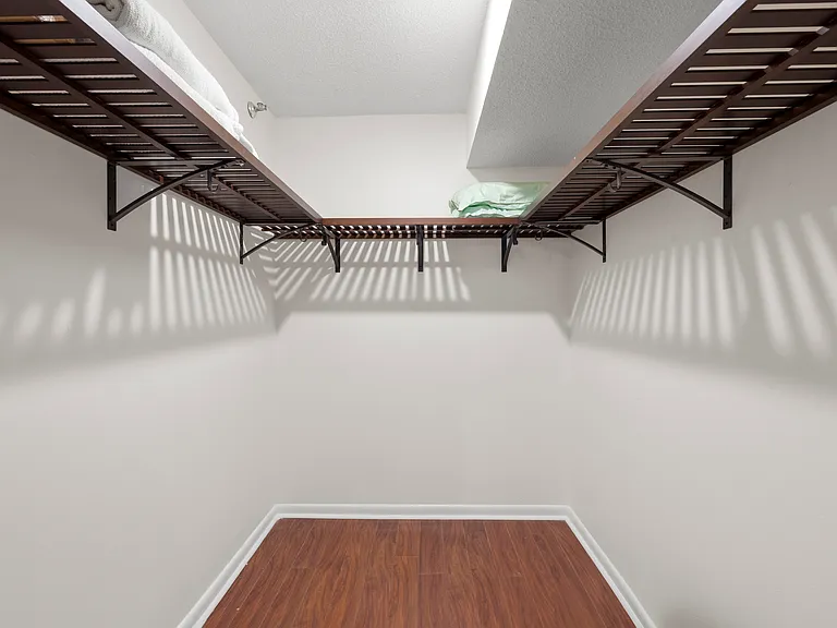 1104 Ben Franklin Dr #518 — Photo 15