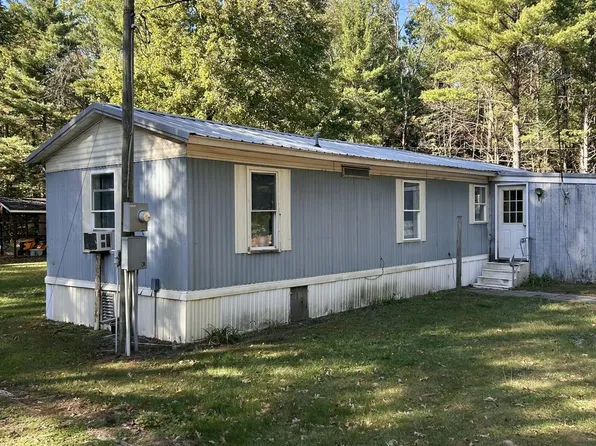 1516 E Rustic Ln, White Cloud, MI 49349