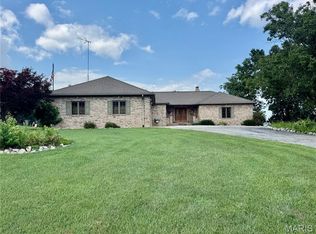 6 Willow Cir, Greenville, IL 62246