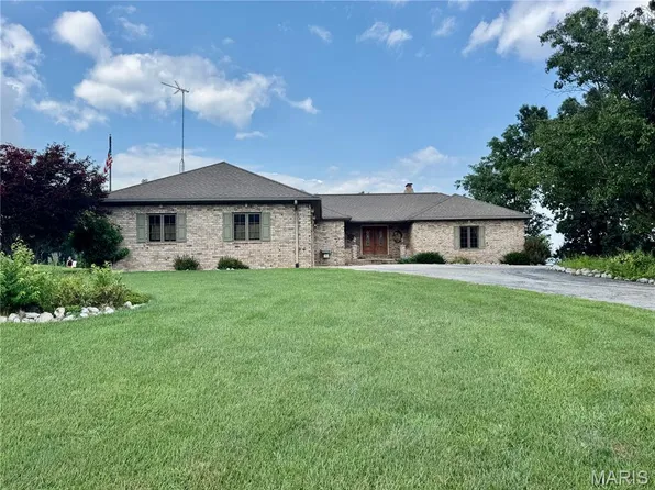 6 Willow Cir, Greenville, IL 62246