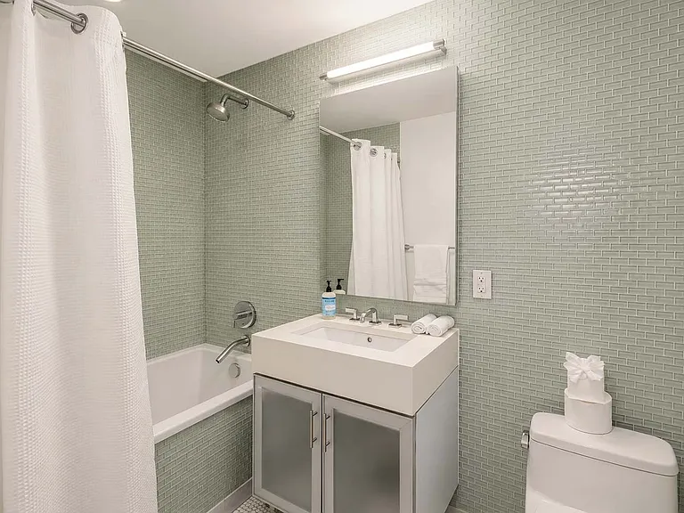1113 York Ave #26E — Photo 13