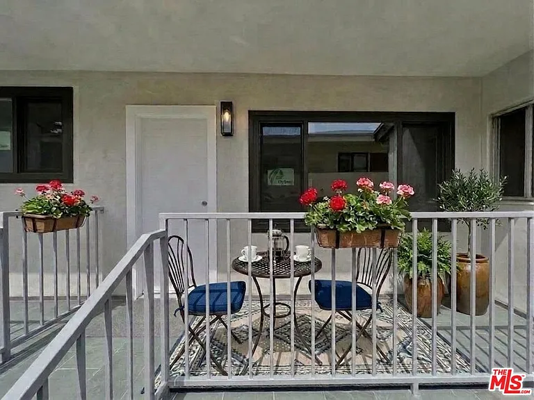 903 S Barrington Ave — Photo 9