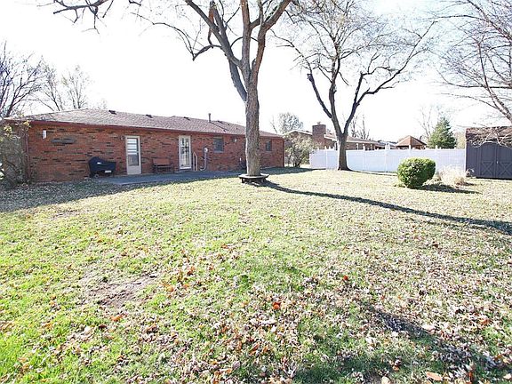 3rd image of 2345 Arnold Dr