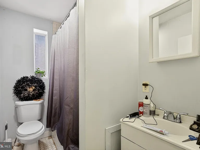 129 W Susquehanna Ave #2R — Photo 7