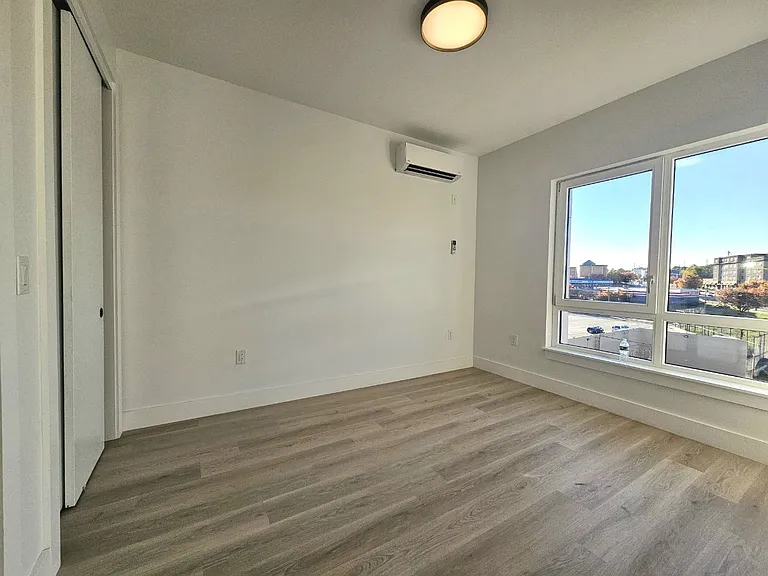 14 Livingston St #YI56 — Photo 5