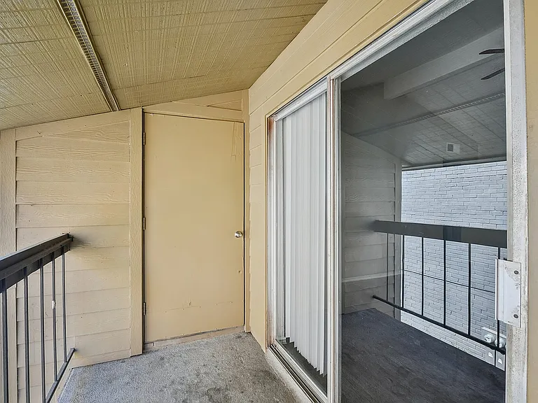 32-web-or-mls-Briar Forest Dr-S1303-032