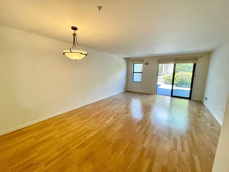 650 Chestnut St #104 — Photo 3
