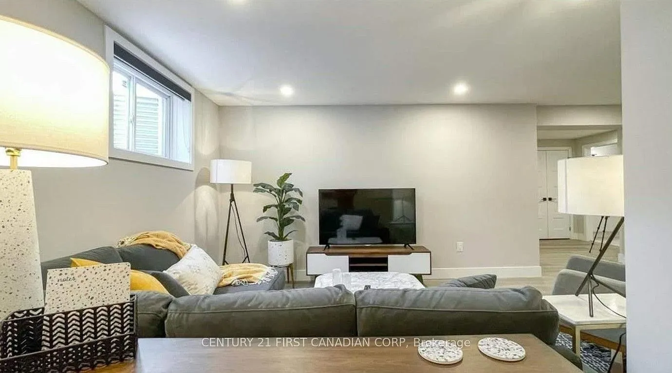 3 bed, $2,950 — Photo 3